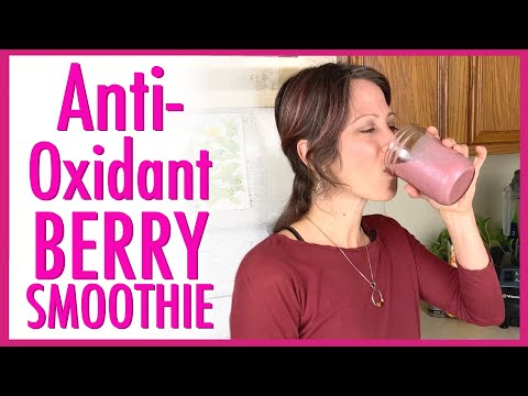 Antioxidant Berry Smoothie | Jen Hilman's Sweet, Tart and Healthy Breakfast