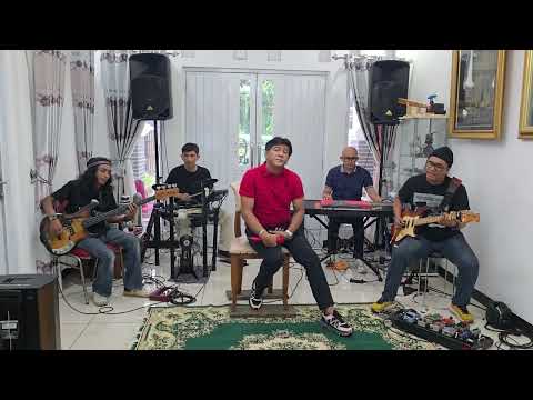 Menepis Bayang Kasih - Rita Efedy cover Riap Band ( Dadang Kuswandi )