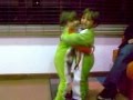 Un Gran Abrazo Y Una Dolorosa Caída