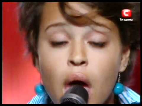 the girl from Ukraine signs Halo better than Beyonce (Susannah Abdullah).flv
