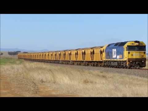 BL33 leads the Hopetoun to Hamilton mineral sands train near Maroona, Vic