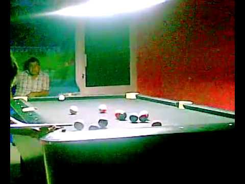 amine billariste joue le billard
