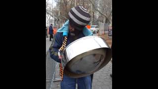 Download lagu Lupang HInirang by New York Street Performer mp3