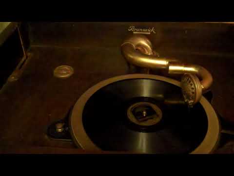 COLONIAL CLUB ORCHESTRA  BOB HARING FRANKLYN  BAUR - KISS ME - ROARING 20's BRUNSWICK CORTEZ