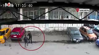 Köpeğin Saldırısına Uğrayan Çocuğu Babası Kurtardı; O Anlar Kamerada