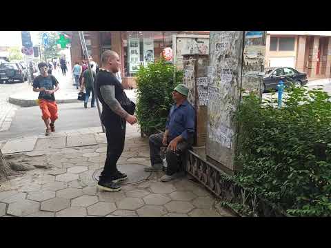 TOSHO KYKATA POMAGA NA PROSIQCI DAVA IM PARI !!!!!