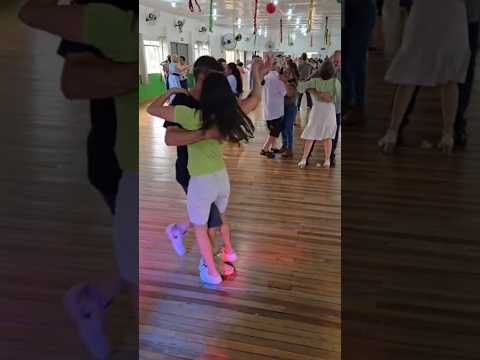 no clube Média e terceira idade de Chopinzinho no Paraná.Brasil #shotrs #baile #dancarinos #dança