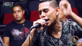 Video Aléjate De Mi de César Vega 