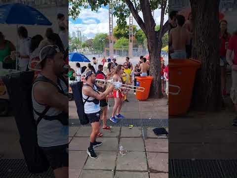 Bateria de Guerrilha Bloco Marca Presença na Praia da Estação em Belo Horizonte