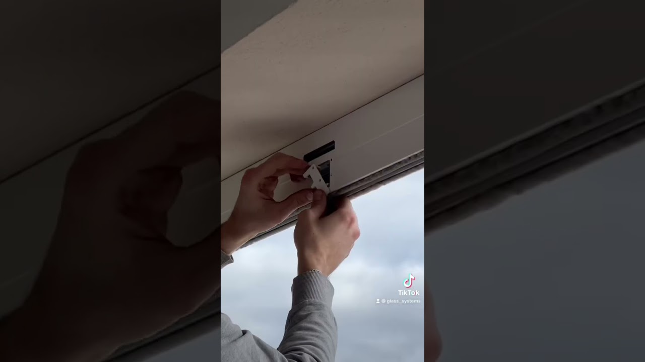 La pose d’un Rideau de Verre par notre partenaire ! 😎 #chantier #installation #balcon #verre