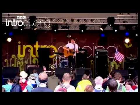 Eugene McGuinness - Monsters Under The Bed (live at Glastonbury Festival 2007)