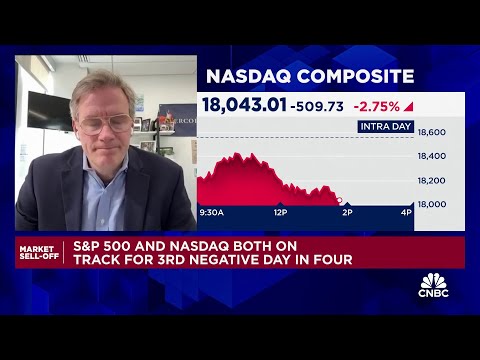 Amazon has the best risk-reward in large cap tech, says Evercore ISI's Mark Mahaney