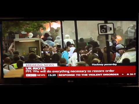 UK Riots 2011 (LIVE) Enfield & Hackney - BBC News report
