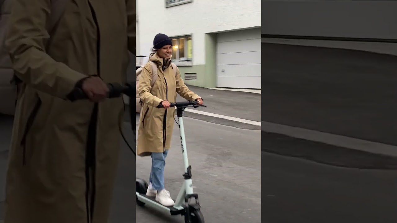 Micro Mobility E-Scooter Micro X30, Dunkelblau Micro Mobility E-Scooter Micro X30, Dunkelblau