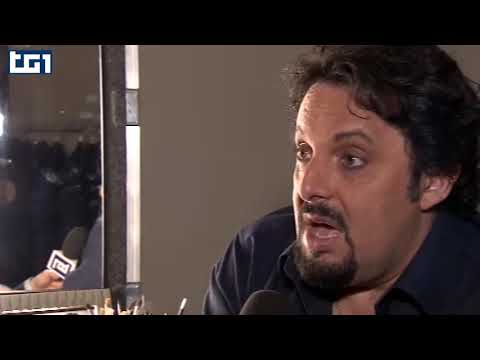 Enrico Brignano è innamorato perso