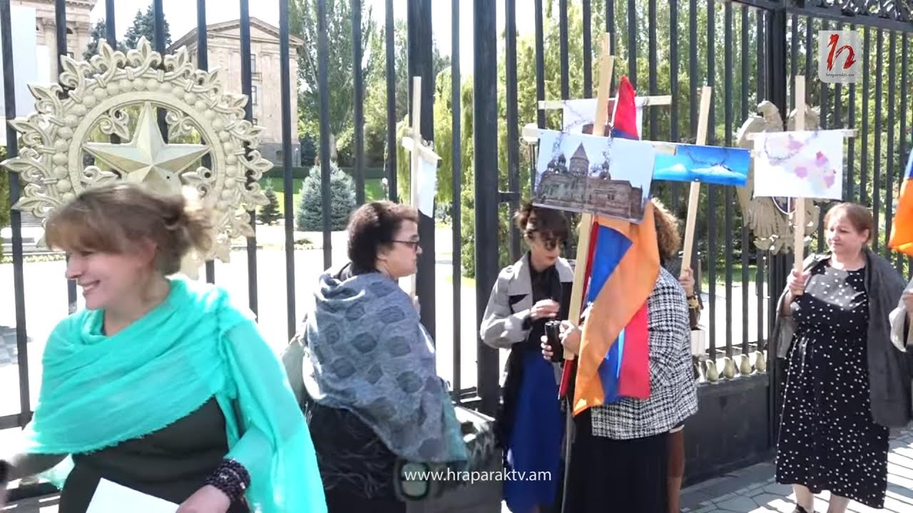 #Ուղիղ. Քաղաքացիները գնում են ԱԱԾ