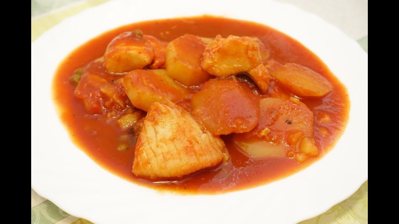 PESCADO EN SALSA DE TOMATE CON PAPAS
