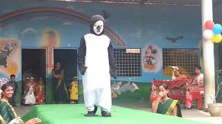 preview picture of video 'Abuzar fancy dress penguin'