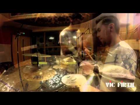 Performance Spotlight  Chris Allan   'Waves'