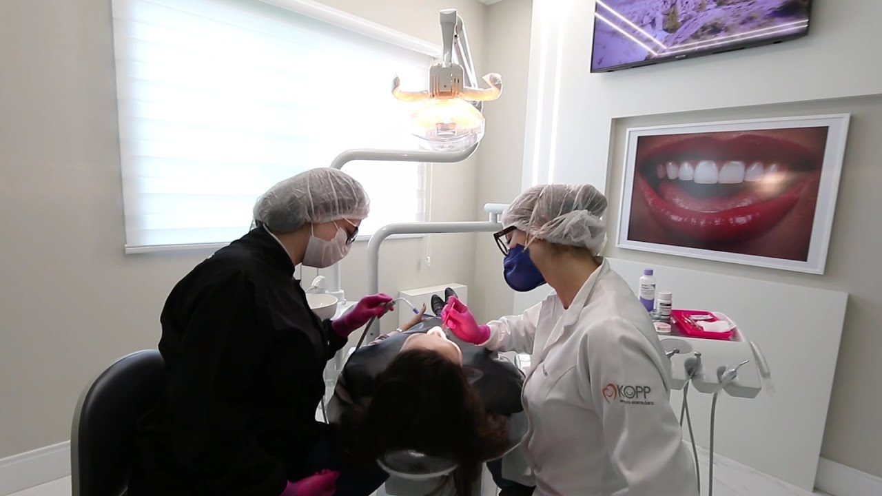 Watch Now Confira como uma limpeza dental é realizada no Instituto Kopp! Confira como uma limpeza dental é realizada no Instituto Kopp!