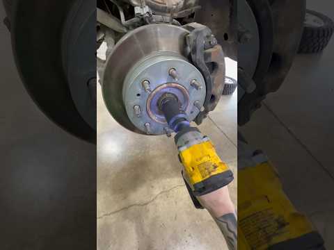 Dewalt DCF923 3/8” brushless stubby. 👍🏻 #tools #trending #mechanic #shorts #viral #fyp #dewalt