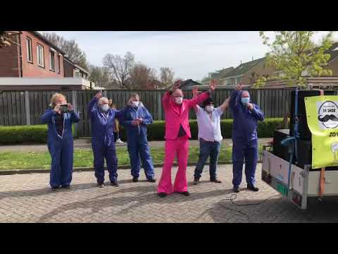 Snorclub DOS'37 met you 'll never walk alone voor Bert Hospers