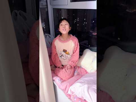 Cô bé có căn phòng nguy hiểm ở cửa sổ nhà cao tầng