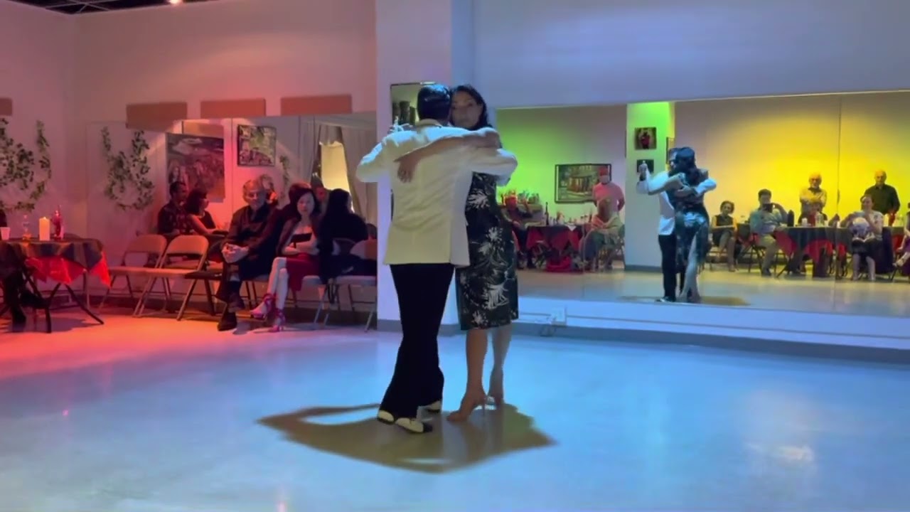 Eddy Hernandez & Michelle Lamb, improvising at Milonga El Yeite (1/2)