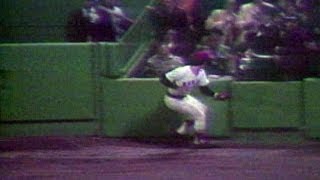 1975 WS Gm6: Evans makes spectacular catch in right field