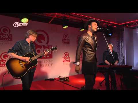 Alain Clark - 'Whatever' (live in het Q-hotel 2014)