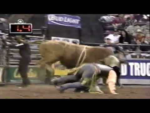 Slim Shady bucks Adriano Moraes - 05 PBR CO Springs
