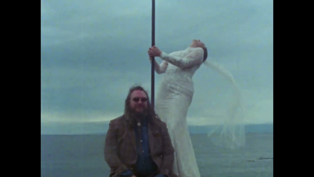 Washington Coast Wedding at Agate Beach Lodge | Rocky Shoreline, A-Frame Vibes & Super 8 Nostalgia