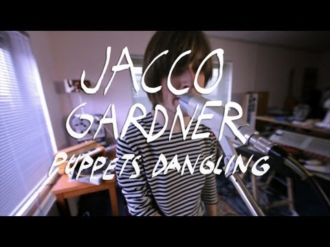 Jacco Gardner performs "Puppets Dangling"