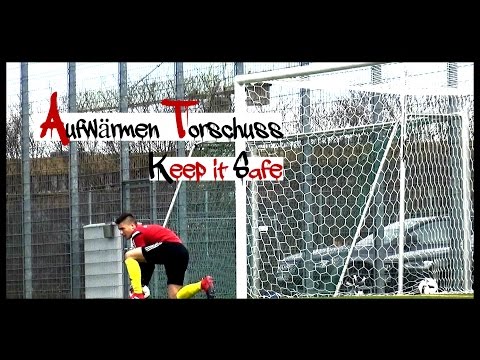 SpVgg Unterhaching  Keeper Niklas Pfister Aufwärmen Torschuss mit Oliver Sölch 04.03.2017
