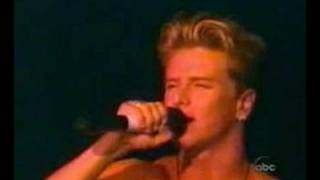 [Jeremy Jordan] Strips Down in Concert