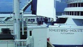 preview picture of video 'Die Fähre Schleswig-Holstein wird in Puttgarden beladen'