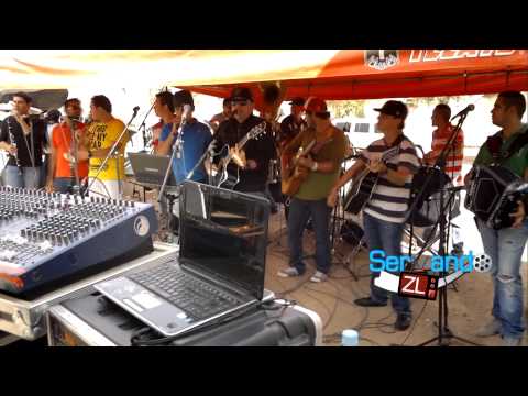 Los Mayitos De Sinaloa Ft. Banda Punto Medio - La Roc4 (En Vivo 2013)