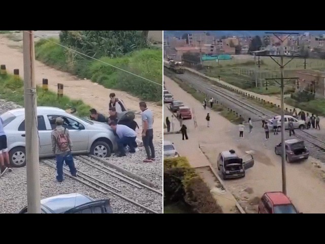 Un vehículo se queda atascado en una vía férrea y su ocupante sobrevive de milagro