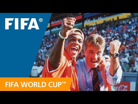 Vídeo del gol: Dennis Bergkamp y el gol del cuento: el pase imposible de Frank de Boer