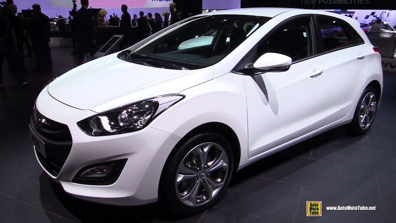 2015 Hyundai i30 CNG Natural Gas - Exterior and Interior Walkaround - 2014 Paris Auto Show