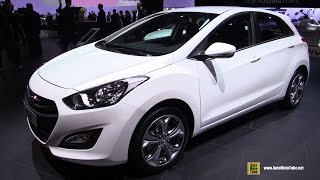 2015 Hyundai i30 CNG Natural Gas - Exterior and Interior Walkaround - 2014 Paris Auto Show