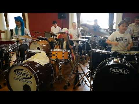 Nikolė Aleksejeva- Bruno Mars -Drums