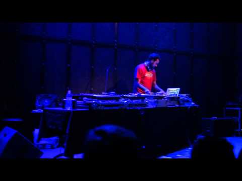 Dj Cron & Attack-es raps live act @ Style art 3 (Thessaloniki 2/10/2011)