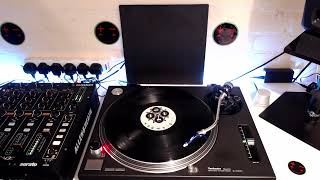 Y Traxx - Kiss The Sound