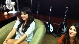 Victorious CAST Watches Freak The Freak Out VIDEO!