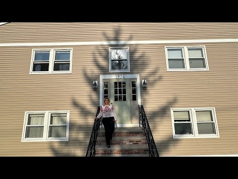 Are you in the market for a cozy and charming 2-bed apartment that's conveniently located near 495?