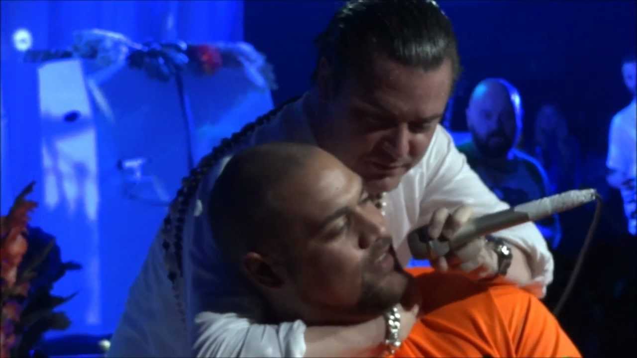 Mike Patton tries to get Brixton security to sing with him during Easy (Faith No More Brixton 2012) - YouTube