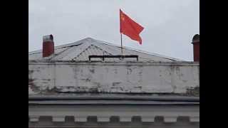 preview picture of video 'Ангарск. Красное знамя над площадью.'