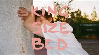 Alec Benjamin - King Size Bed [Official Lyric Video]