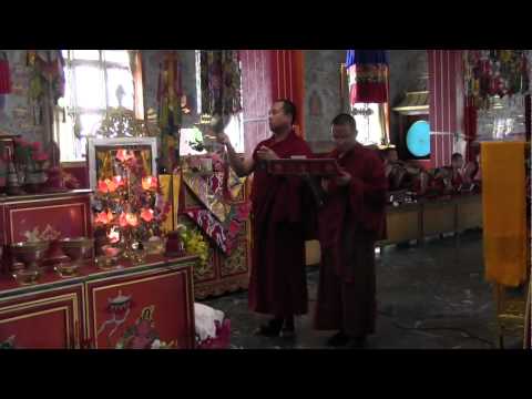 Sangter Tulku Rinpoche performing puja in front of Kundung
